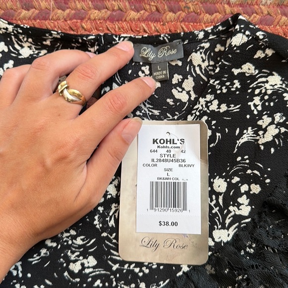 NWT LILY ROSE BLACK & WHITE ABSTRACT FLORAL LACE BLOUSE - Picture 2 of 3